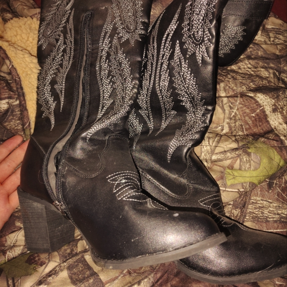 Heeled boots